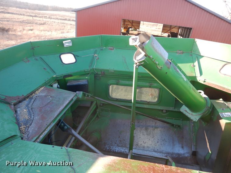 image for item GW9661 1995 John Deere 9600 RWA combine