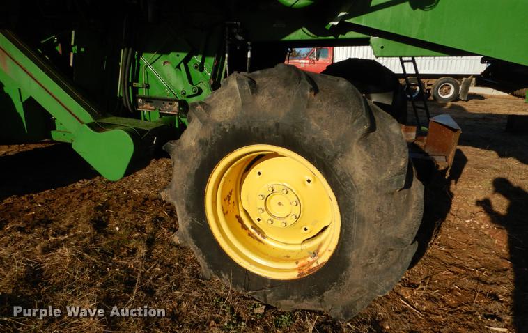 image for item GW9661 1995 John Deere 9600 RWA combine