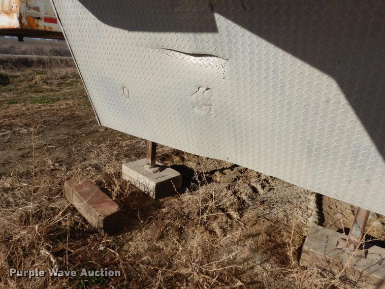 image for item GW9665 1994 Timberwolf 848GNTBI enclosed cargo trailer