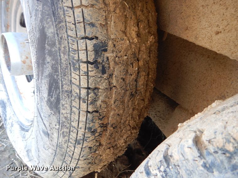 image for item GW9665 1994 Timberwolf 848GNTBI enclosed cargo trailer