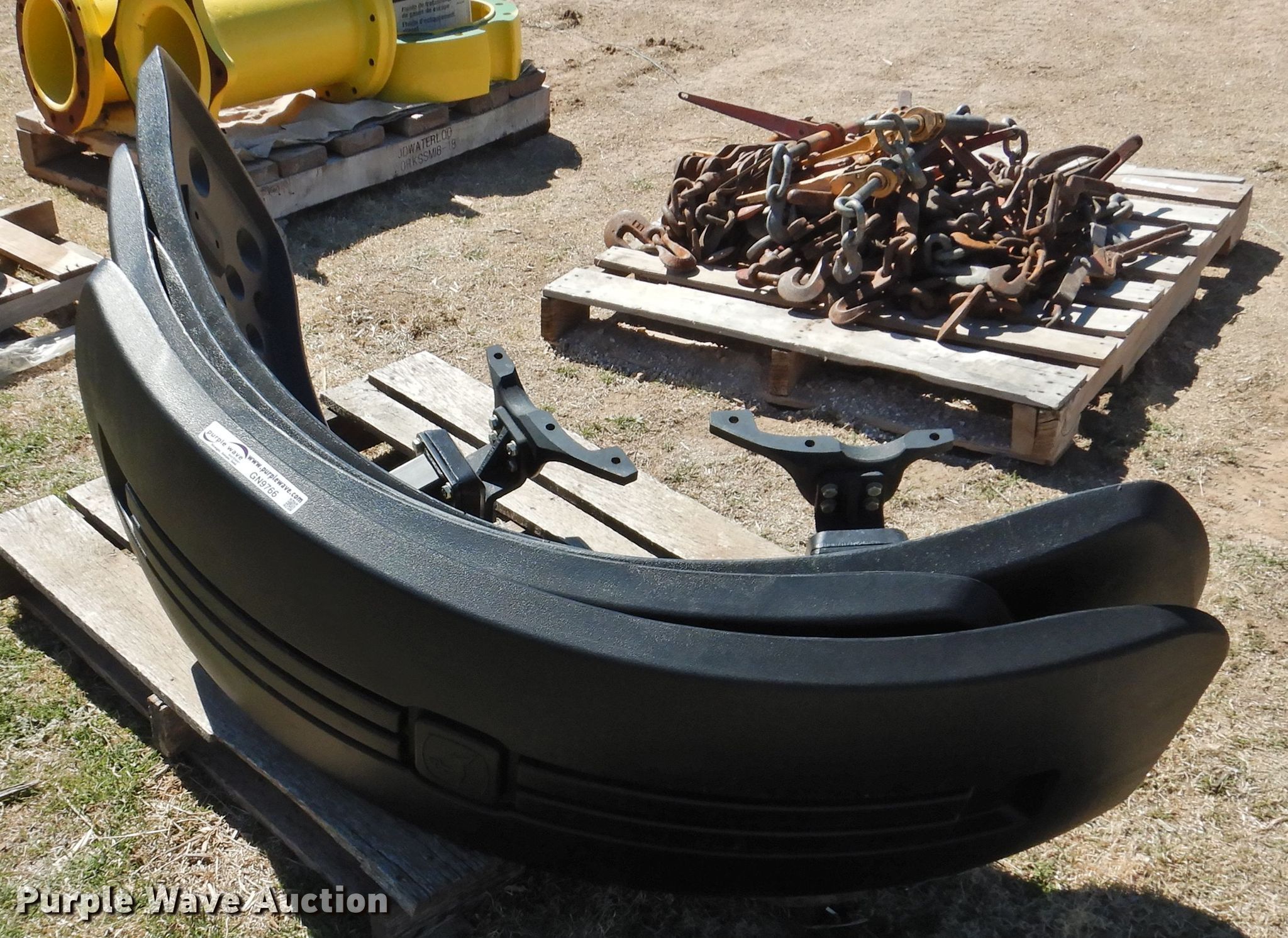 (4) John Deere fenders in Spearman, TX Item GN9766 sold Purple Wave