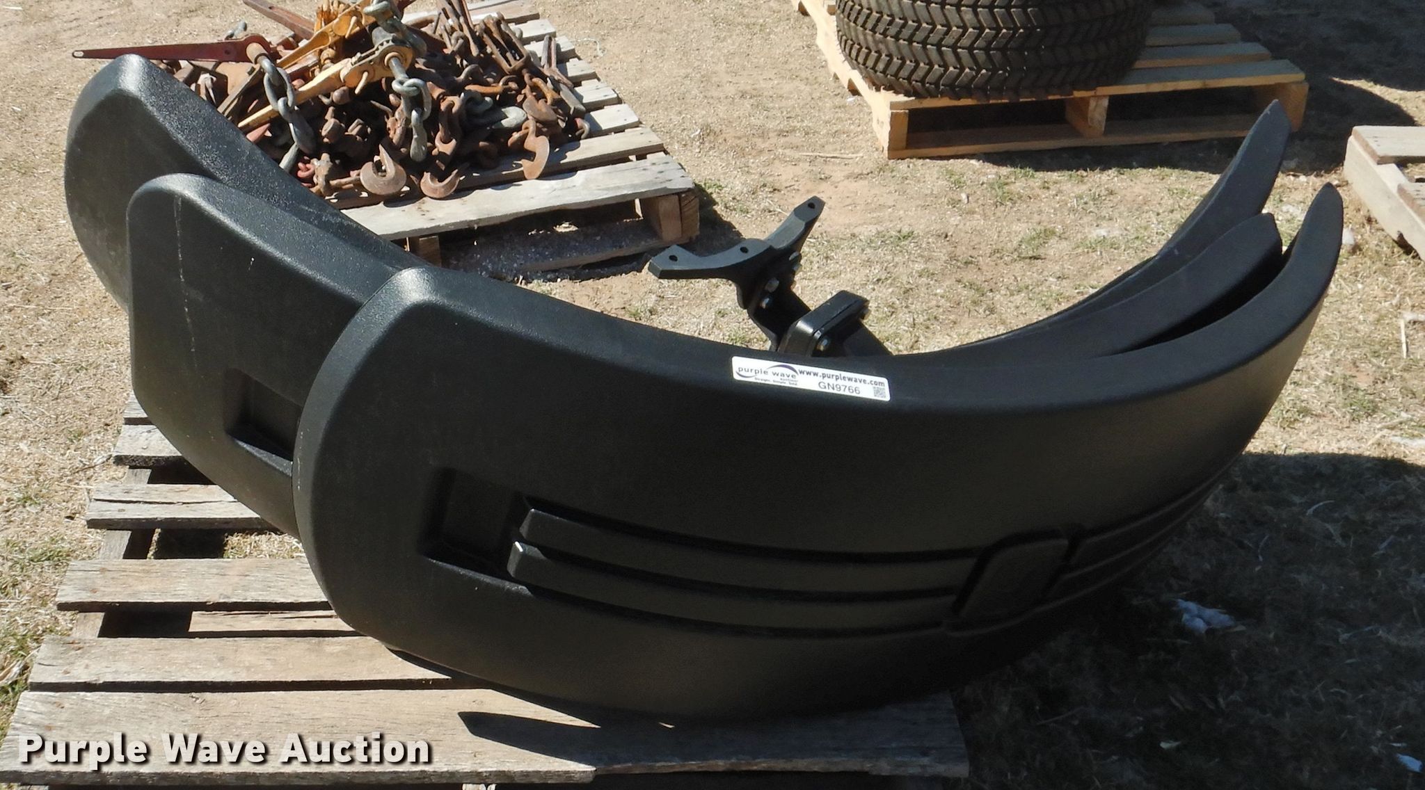 (4) John Deere fenders in Spearman, TX Item GN9766 sold Purple Wave