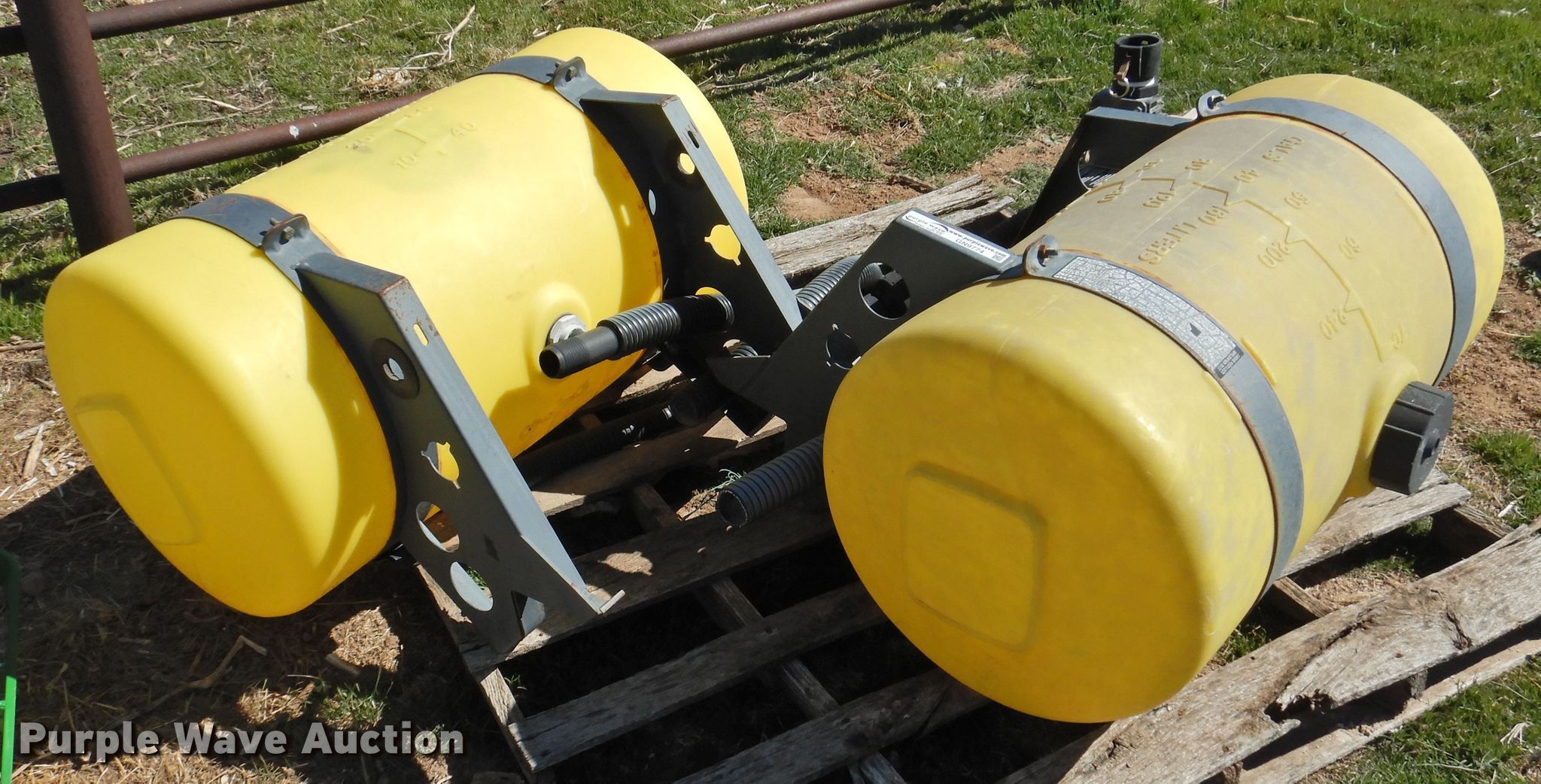 (2) John Deere saddle tanks in Spearman, TX Item GN9774 sold Purple