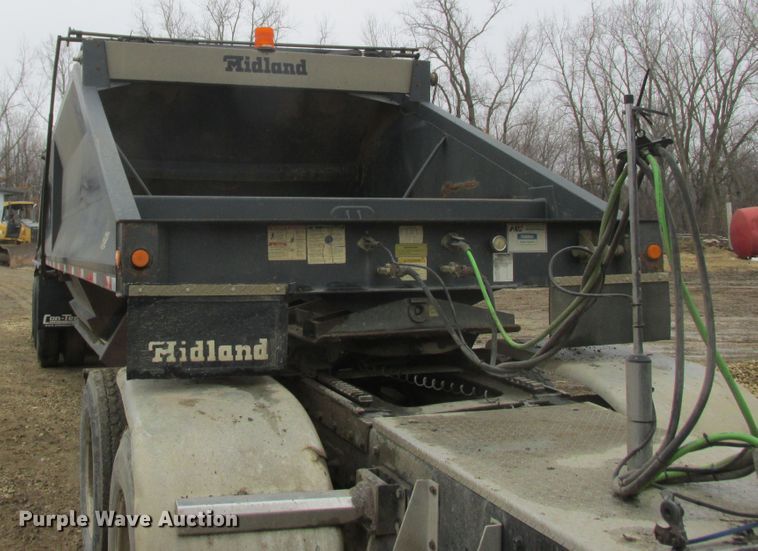 image for item DA8354 2002 Midland MG38MC3000 bottom dump trailer
