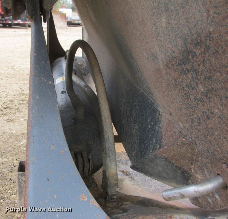 image for item DA8354 2002 Midland MG38MC3000 bottom dump trailer