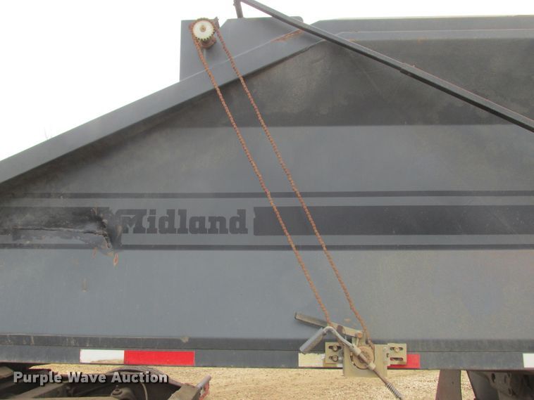 image for item DA8354 2002 Midland MG38MC3000 bottom dump trailer