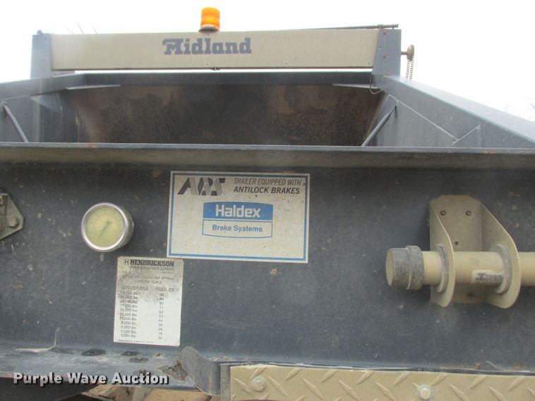 image for item DA8354 2002 Midland MG38MC3000 bottom dump trailer