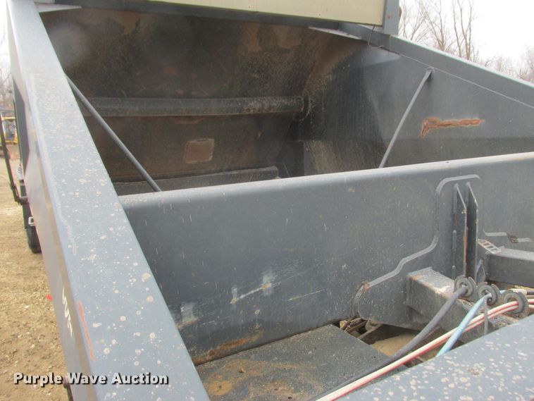 image for item DA8354 2002 Midland MG38MC3000 bottom dump trailer