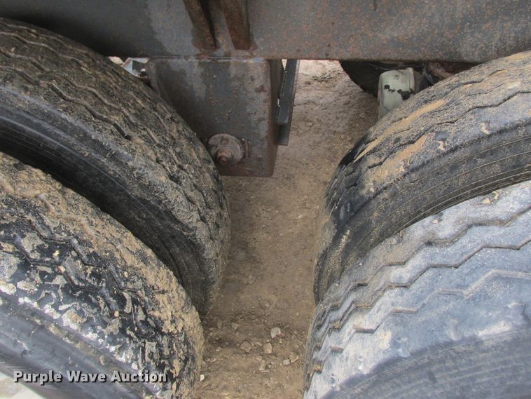 image for item DA8354 2002 Midland MG38MC3000 bottom dump trailer