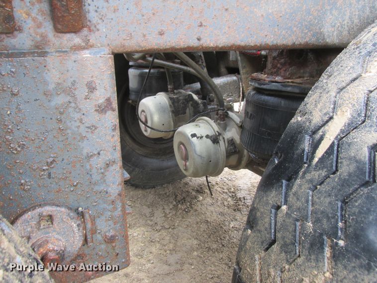 image for item DA8354 2002 Midland MG38MC3000 bottom dump trailer