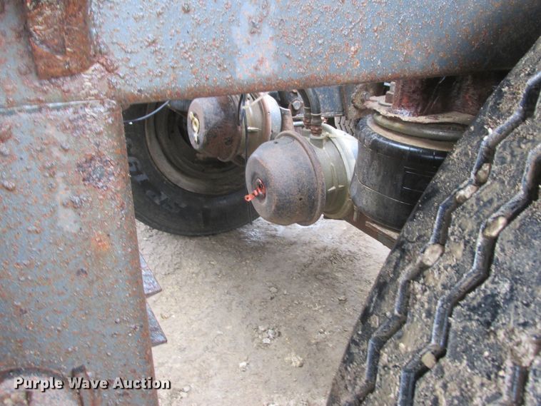 image for item DA8354 2002 Midland MG38MC3000 bottom dump trailer