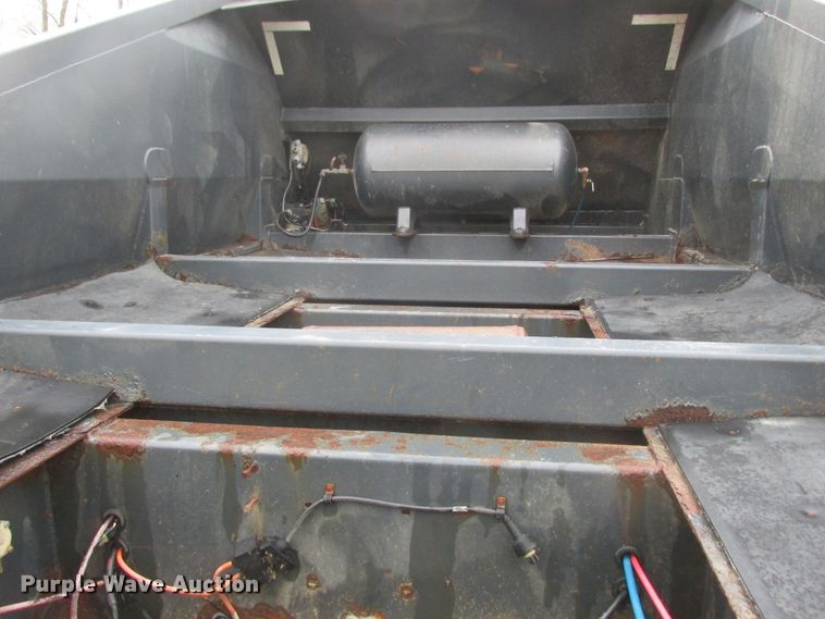 image for item DA8354 2002 Midland MG38MC3000 bottom dump trailer