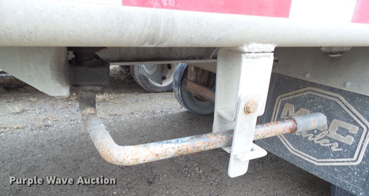 image for item DF0829 2012 MAC TRAR50MF99 walking floor trailer
