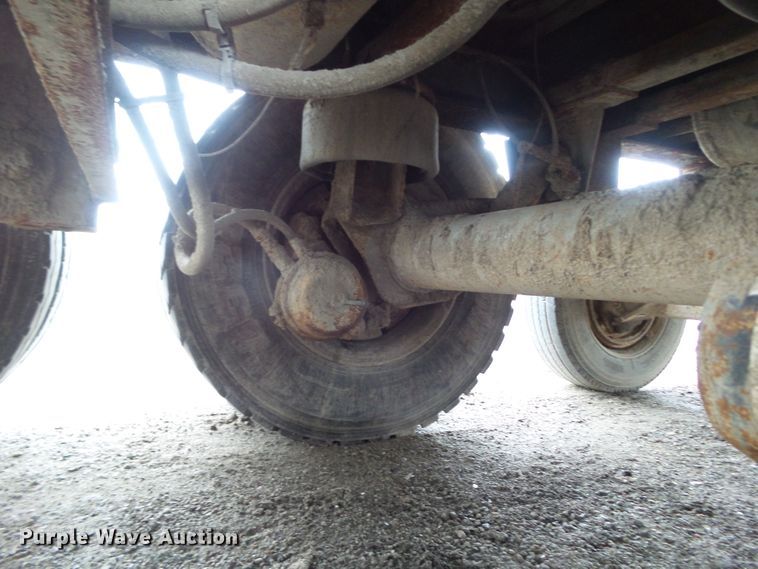 image for item DF0829 2012 MAC TRAR50MF99 walking floor trailer