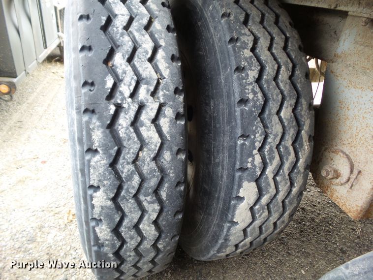 image for item DF0829 2012 MAC TRAR50MF99 walking floor trailer