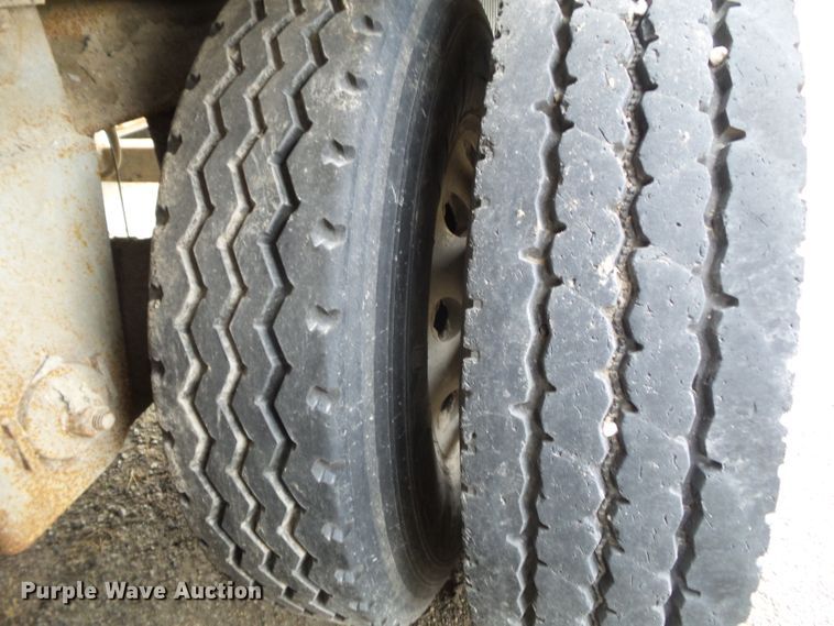 image for item DF0829 2012 MAC TRAR50MF99 walking floor trailer