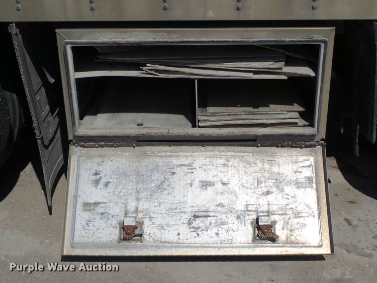 image for item DF0830 2008 Wilson PSDCL-402P livestock trailer