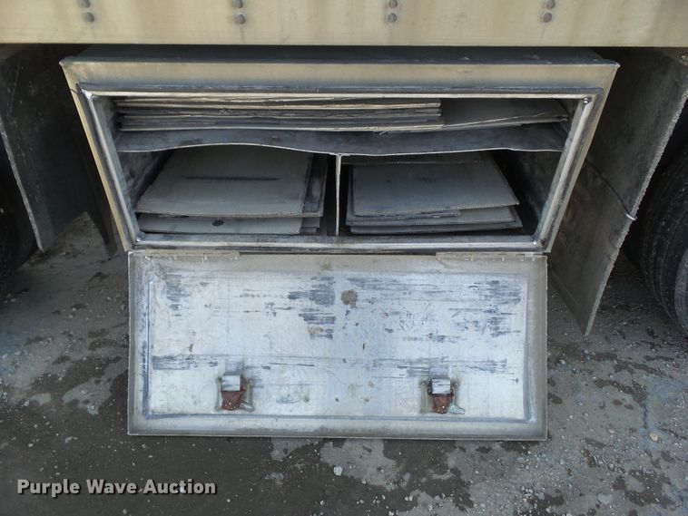 image for item DF0830 2008 Wilson PSDCL-402P livestock trailer