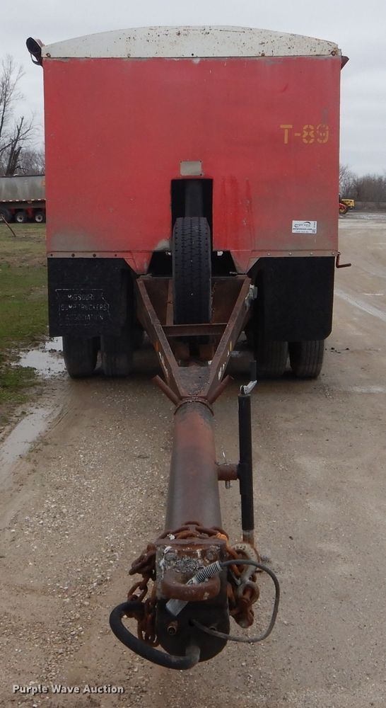 image for item DF3030 1980 C&P end dump trailer
