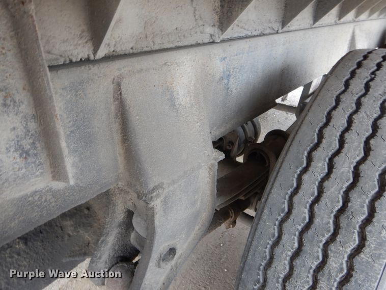 image for item DF3030 1980 C&P end dump trailer