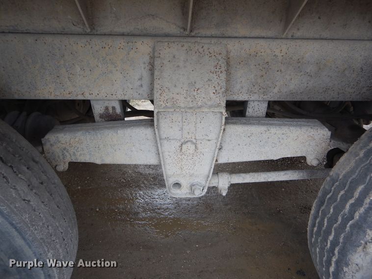 image for item DF3030 1980 C&P end dump trailer