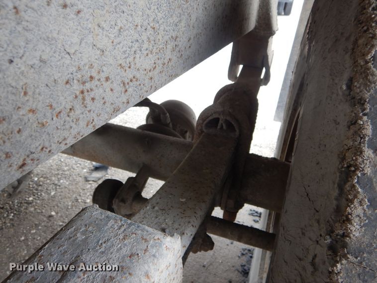 image for item DF3030 1980 C&P end dump trailer