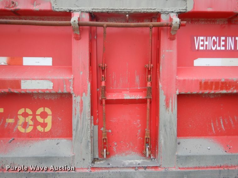 image for item DF3030 1980 C&P end dump trailer