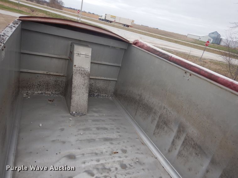 image for item DF3030 1980 C&P end dump trailer