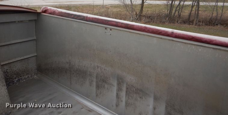 image for item DF3030 1980 C&P end dump trailer