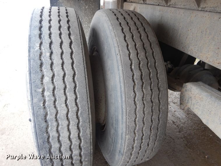 image for item DF3030 1980 C&P end dump trailer