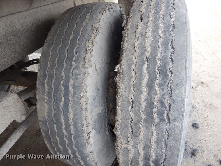 image for item DF3030 1980 C&P end dump trailer