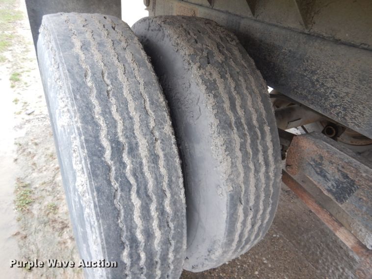 image for item DF3030 1980 C&P end dump trailer