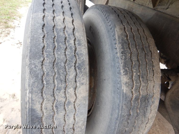 image for item DF3030 1980 C&P end dump trailer