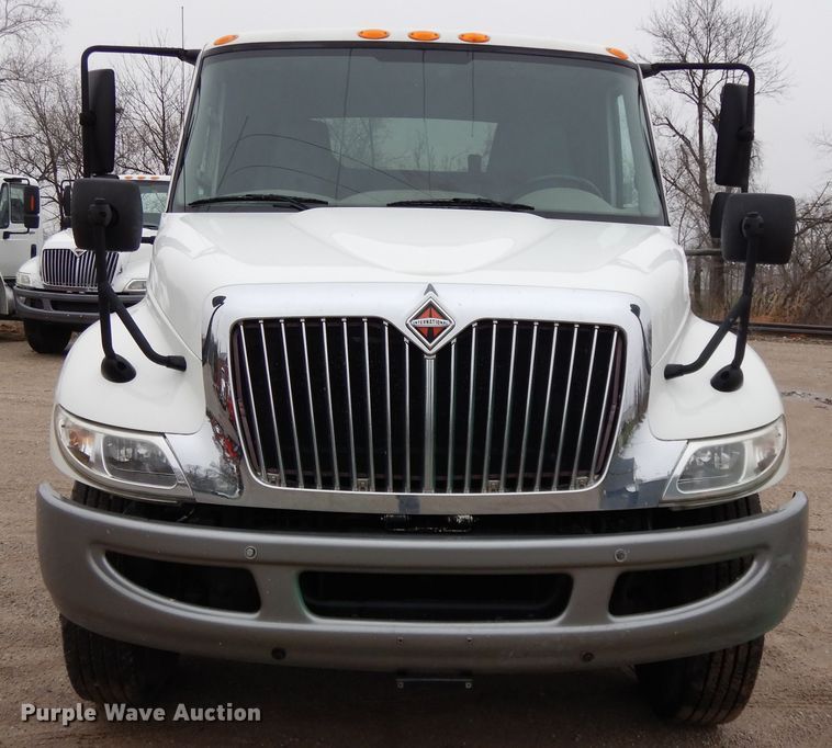 image for item DF6032 2012 International DuraStar 4300 truck cab and chassis