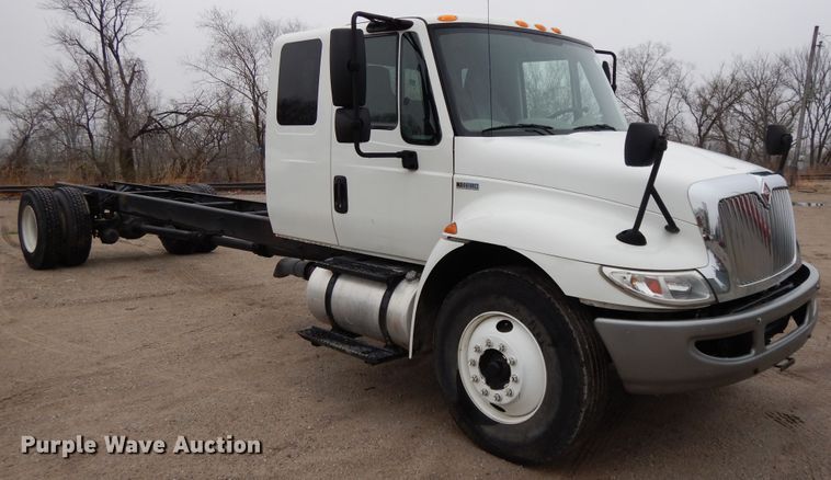 image for item DF6032 2012 International DuraStar 4300 truck cab and chassis