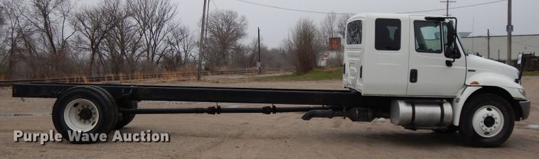 image for item DF6032 2012 International DuraStar 4300 truck cab and chassis