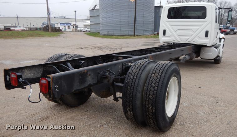 image for item DF6032 2012 International DuraStar 4300 truck cab and chassis