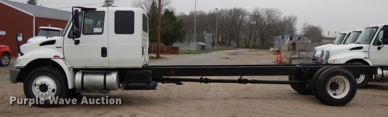 image for item DF6032 2012 International DuraStar 4300 truck cab and chassis