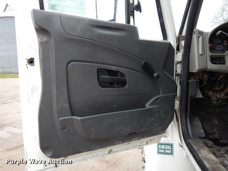 image for item DF6032 2012 International DuraStar 4300 truck cab and chassis