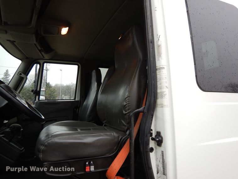 image for item DF6032 2012 International DuraStar 4300 truck cab and chassis