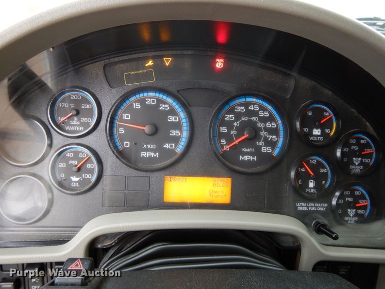 image for item DF6032 2012 International DuraStar 4300 truck cab and chassis