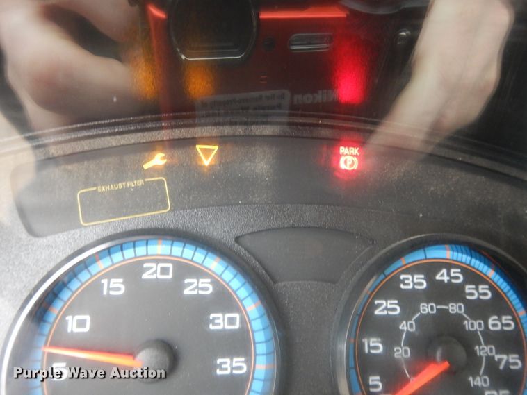 image for item DF6032 2012 International DuraStar 4300 truck cab and chassis