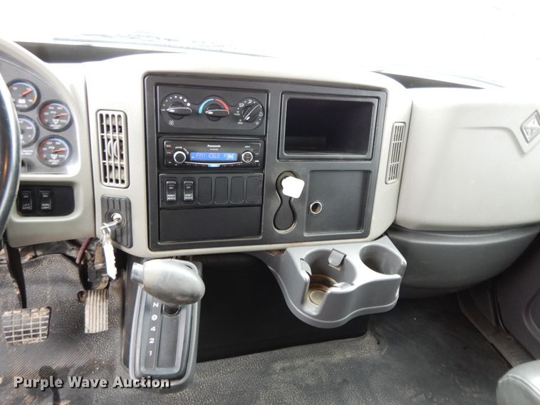 image for item DF6032 2012 International DuraStar 4300 truck cab and chassis