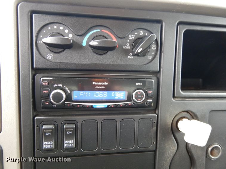 image for item DF6032 2012 International DuraStar 4300 truck cab and chassis