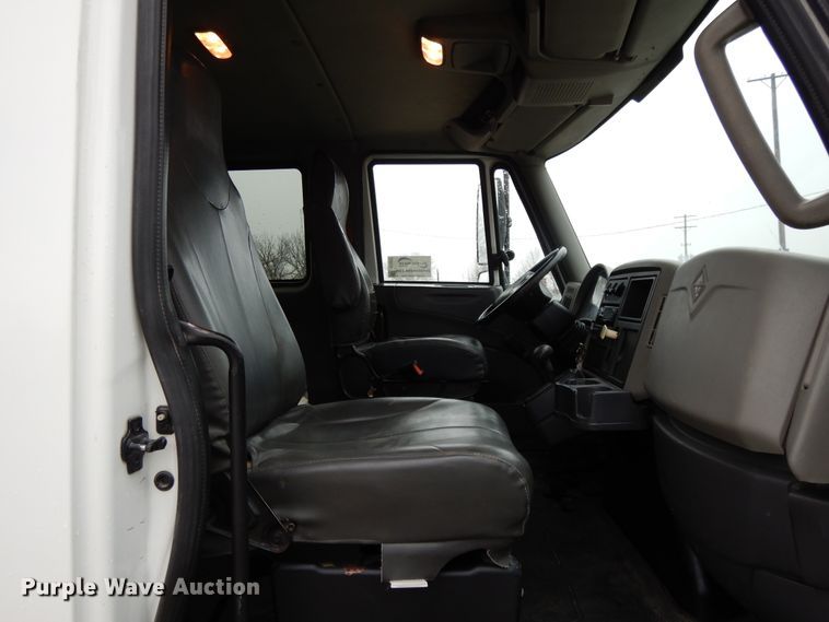 image for item DF6032 2012 International DuraStar 4300 truck cab and chassis