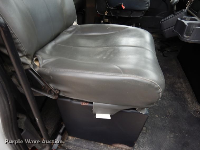 image for item DF6032 2012 International DuraStar 4300 truck cab and chassis