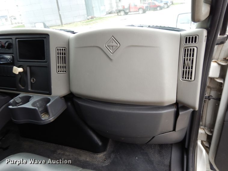 image for item DF6032 2012 International DuraStar 4300 truck cab and chassis