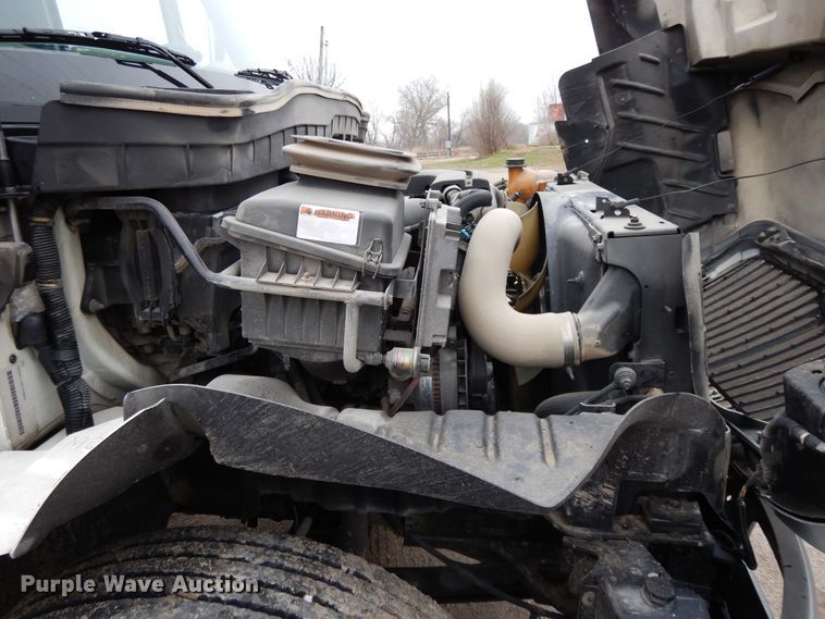 image for item DF6032 2012 International DuraStar 4300 truck cab and chassis