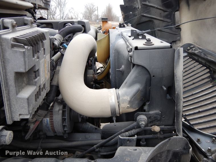 image for item DF6032 2012 International DuraStar 4300 truck cab and chassis