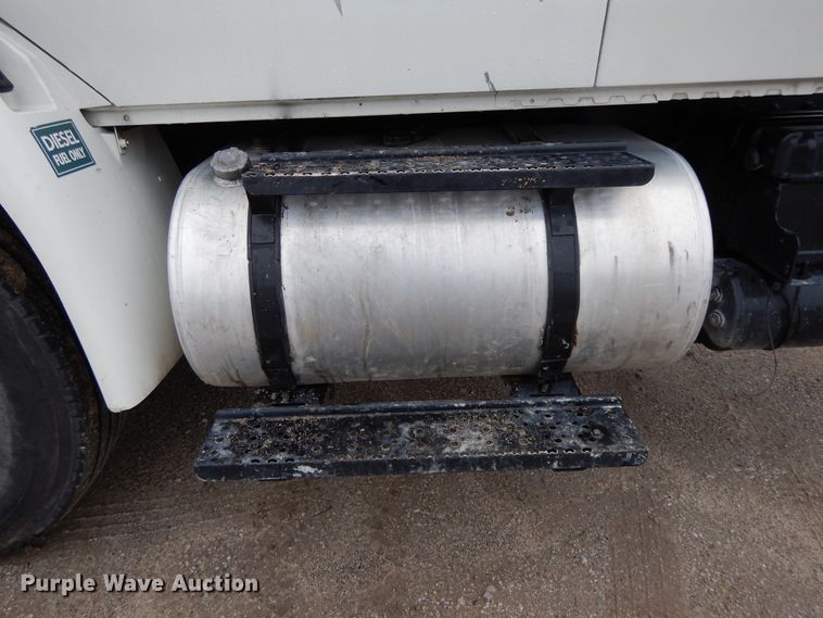 image for item DF6032 2012 International DuraStar 4300 truck cab and chassis